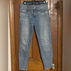 Women’s mid rise Lucky Brand jeans